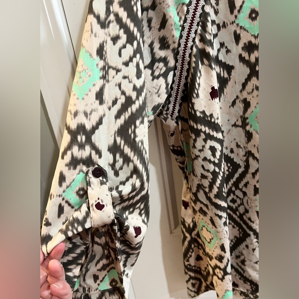 BKE Buckle Multicolor Patterned Blouse - EUC • Large - Picture 4 of 6